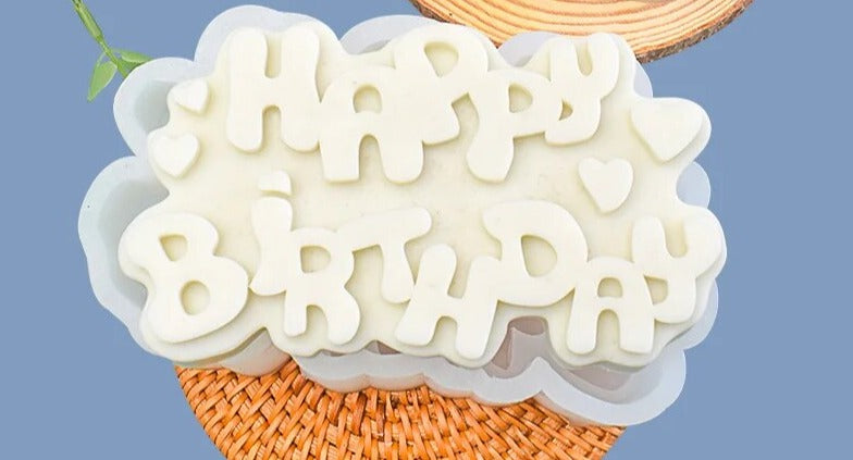 قالب شمعه شكل Happy Birthday لوازم صنع الشموع شمع الصويا الطبيعي النقي الخام لتقوم بها بنفسك الشموع اليدوية المعطرة لعمل هدية شمع لصنع الشموع- شمع النخيل المستدام لصنع الشموع طبيعي لصنع الشموع مقاس القالب : طول 14.7 سم * عرض 9 سم * ارتفاع 3.5 سم