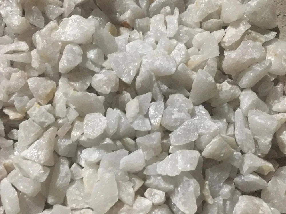احجار كبيرة الحجم لون ابيض 20 جرام