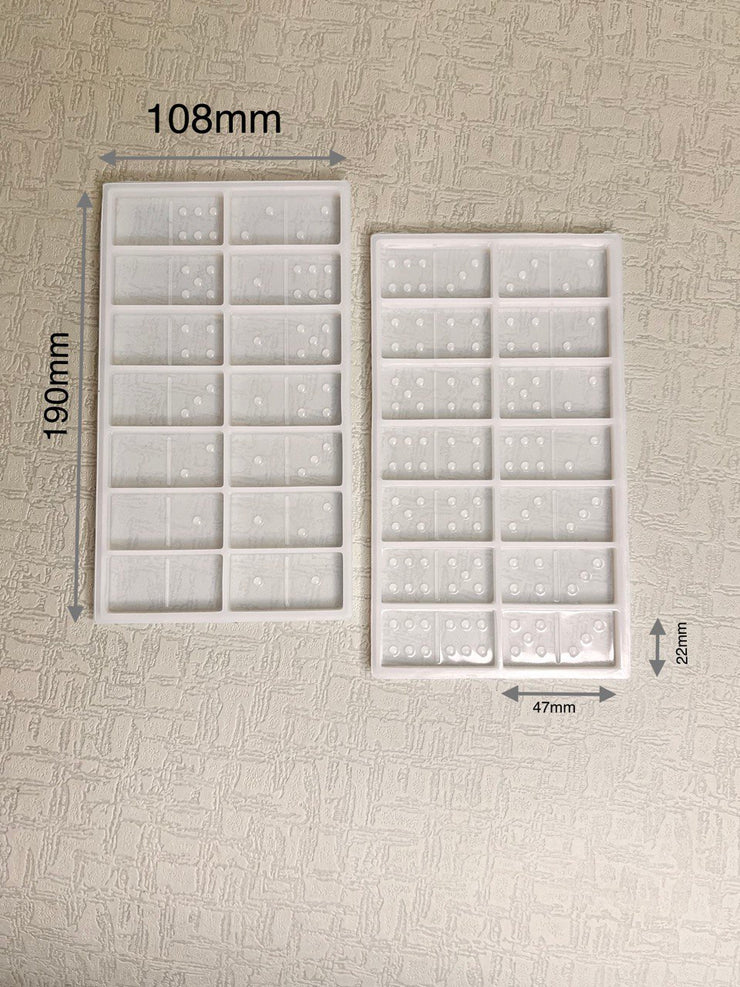 قالب سيليكون شفاف شكل دومينو قطعتين لتقوم بصنعها بنفسك من الايبوكسي ريزن مقاس القالب : طول 19 سم * عرض 10.5 سم مقاس القطعه : طول 5.5 سم * عرض 3 سم